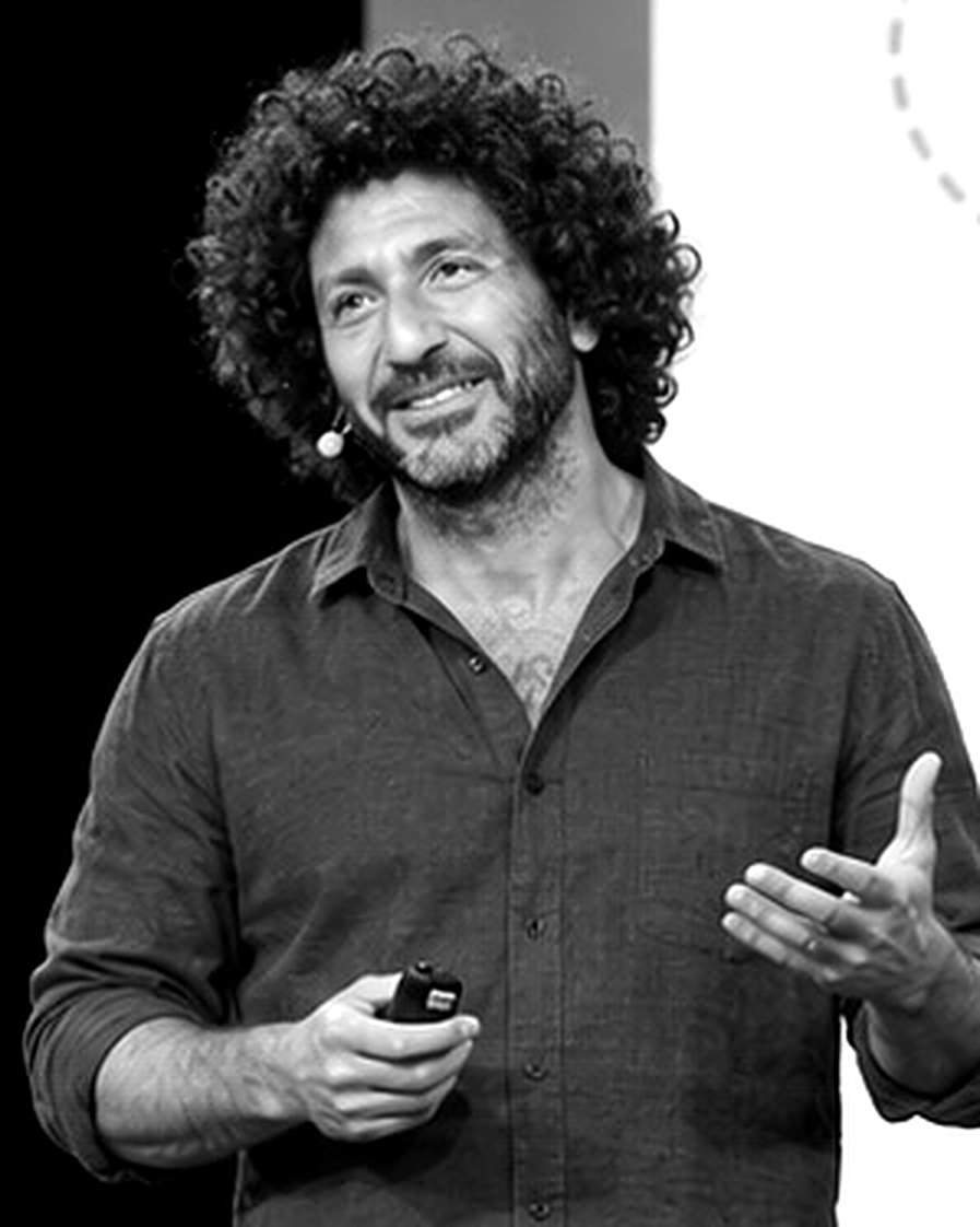 Fadi Shuman presenting to an audience